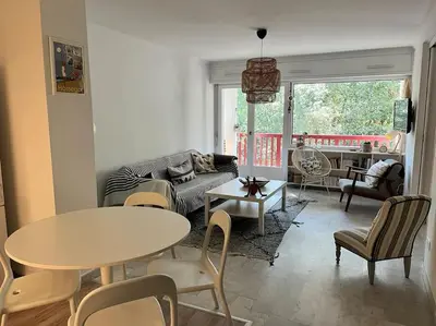 Coin salon dans l'établissement Appartement calme et familial au Centre d'Hossegor