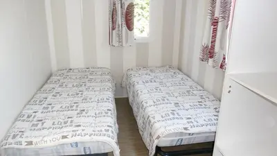 Un ou plusieurs lits dans un hébergement de l'établissement Bungalow charmant Gastes piscine privée