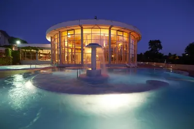 Piscine de l'établissement Best Western Hotel Sourcéo ou située à proximité