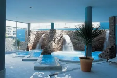 Piscine de l'établissement Best Western Hotel Sourcéo ou située à proximité