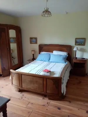 Un ou plusieurs lits dans un hébergement de l'établissement Ricouch, chambre d'hôtes et permaculture
