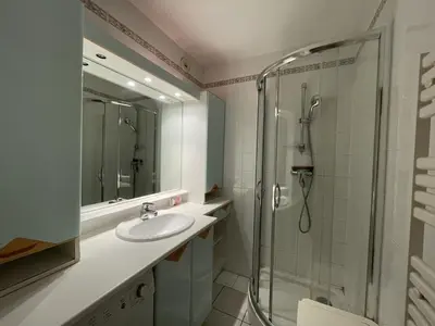 Salle de bains dans l'établissement T2 Mezzanine pour 4 pers. avec Piscine à Soustons - FR-1-379-110