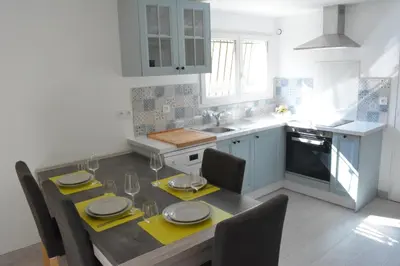 Cuisine ou kitchenette dans l'établissement VILLA FLEUR DES PINS - 2 CHAMBRES - 3 étoiles BANC D ARGUIN