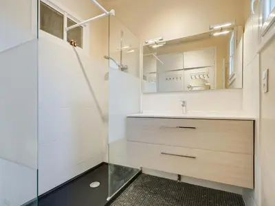 Salle de bains dans l'établissement Holiday Home Ile de France by Interhome