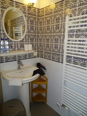 Salle de bains dans l'établissement A la Vill'Adour