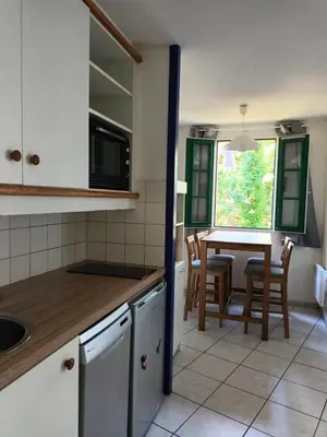 Cuisine ou kitchenette dans l'établissement Moliets Plage Appartement pour 4 Piscine proche Plage et Commerces