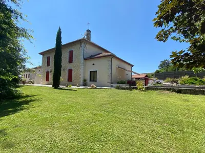 Jardin de l'établissement gîte porte de la bastide