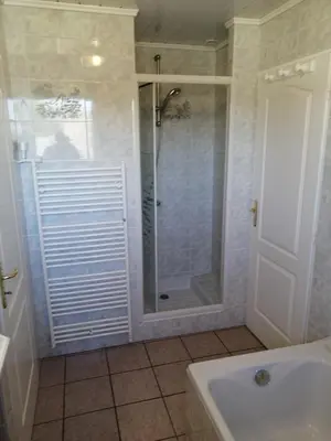 Salle de bains dans l'établissement CHEZ MARTINE Appt climatisé 2 Chambres