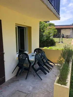 Terrasse ou espace extérieur de l'établissement appartement à Capbreton en lisière de la forêt