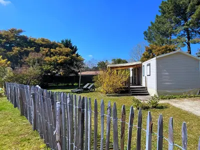 Jardin de l'établissement Le Ti Buch Mobilhome en Camping 4 étoiles avec Terrasse Plancha et Climatisation