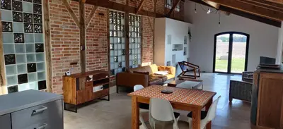 Télévision ou salle de divertissement dans l'établissement La Grange d'Hardy