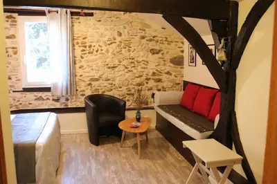 Coin salon dans l'établissement Chambre d'Hôtes au Sargaillon