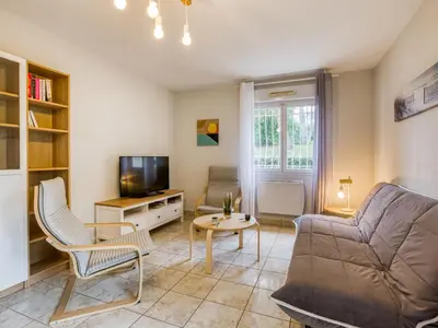 Télévision ou salle de divertissement dans l'établissement Apartment Tassigny by Interhome