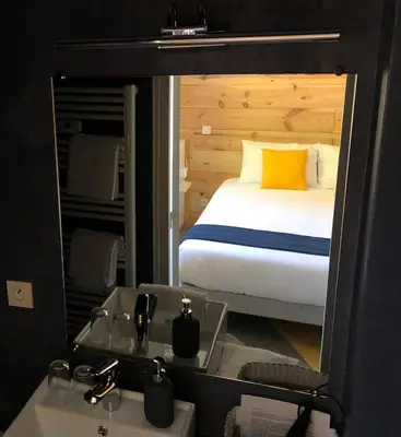 Un ou plusieurs lits dans un hébergement de l'établissement Hôtel du Lac d'Arjuzanx