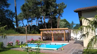 Piscine de l'établissement Villa TENY ou située à proximité