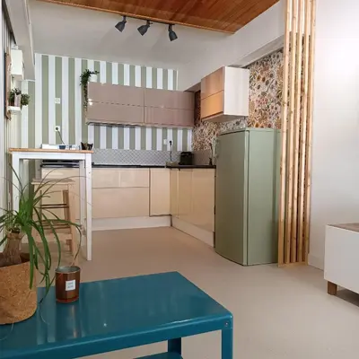 Cuisine ou kitchenette dans l'établissement HOSSEGOR LE GARDEN lac et océan à pieds