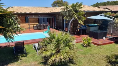 Piscine de l'établissement VILLA avec piscine chauffée ou située à proximité