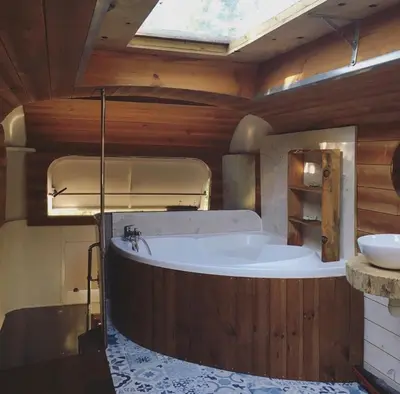 Salle de bains dans l'établissement Cosmic English Bus 2 floor
