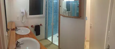 Salle de bains dans l'établissement Villa Orion