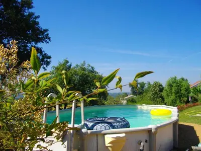 Piscine de l'établissement Maison cosy avec piscine privée à Estibeaux 38 m² ou située à proximité