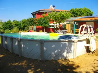 Piscine de l'établissement Maison cosy avec piscine privée à Estibeaux 38 m² ou située à proximité