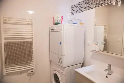 Salle de bains dans l'établissement HOSSEGOR LA VIGIE entre lac et océan