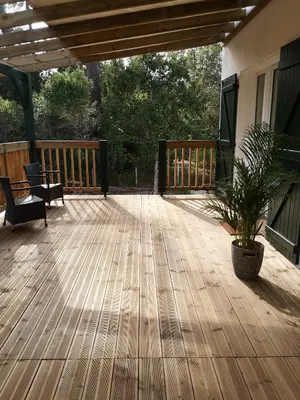 Balcon ou terrasse dans l'établissement LES CHAMBRES DU HOURON