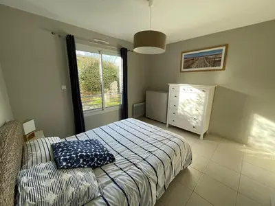 Un ou plusieurs lits dans un hébergement de l'établissement Appartement cosy à Capbreton: Jardin, Terrasse, Parking, Wi-Fi, à 300m de la Plage - FR-1-413-133