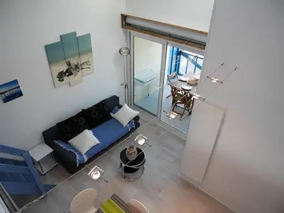 Coin salon dans l'établissement Appartement avec terrasse, parking et vue sur port à Capbreton - FR-1-413-130