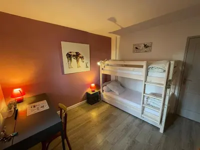 Un ou plusieurs lits dans un hébergement de l'établissement Appartement lumineux 3 chambres à 400m des plages avec parking et WIFI - FR-1-413-113