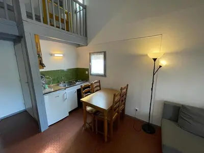 Cuisine ou kitchenette dans l'établissement Charmante maisonnette proche du port avec parking et animaux acceptés - FR-1-413-100