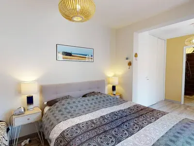 Un ou plusieurs lits dans un hébergement de l'établissement Villa confortable avec piscine, proche plage, 3 chambres, grand séjour, patio, WIFI, équipement complet - FR-1-413-87