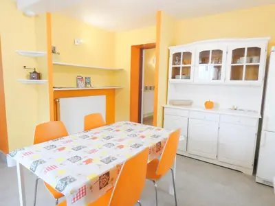Cuisine ou kitchenette dans l'établissement La petite ferme de Pouillon - Parc animalier - aire de loisirs