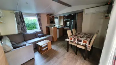 Cuisine ou kitchenette dans l'établissement 3 chambres mimizan gastes biscarrosse camping siblu