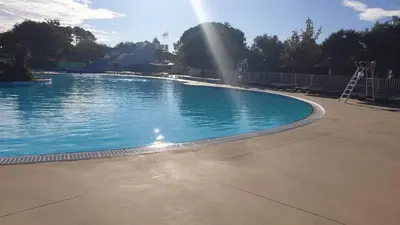 Piscine de l'établissement 3 chambres mimizan gastes biscarrosse camping siblu ou située à proximité