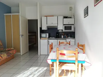 Cuisine ou kitchenette dans l'établissement Studio Cabine à Biscarrosse Plage - 4 Pers, Proche Plage et Commerces, Terrasse, Ménage Inclus - FR-1-319-394