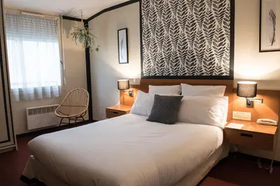 Un ou plusieurs lits dans un hébergement de l'établissement Hotel de Jouvence