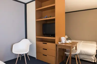 Télévision ou salle de divertissement dans l'établissement Hotel de Jouvence