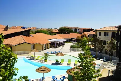 Piscine de l'établissement Village Vacances Le Junka ou située à proximité