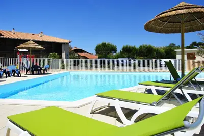 Piscine de l'établissement Village Vacances Le Junka ou située à proximité