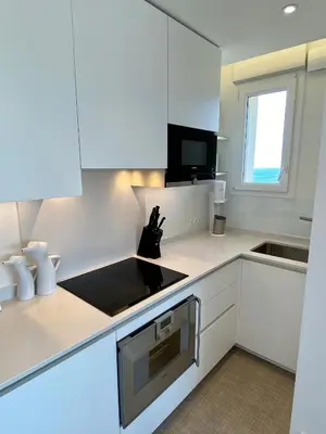 Cuisine ou kitchenette dans l'établissement Vue superbe sur l’océan, la plage à vos pieds !