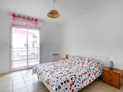 Un ou plusieurs lits dans un hébergement de l'établissement Duplex T4 à Biscarrosse Plage - 50m de l'Océan, Terrasse, Parking Privé, 6 Couchages - FR-1-521-12