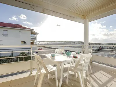 Balcon ou terrasse dans l'établissement Bel appartement T3 à 50m de la plage, balcon, parking, pour 4 - FR-1-521-14