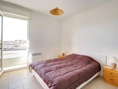 Un ou plusieurs lits dans un hébergement de l'établissement Bel appartement T3 à 50m de la plage, balcon, parking, pour 4 - FR-1-521-14