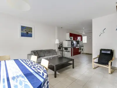 Cuisine ou kitchenette dans l'établissement Maison T3, proche océan et centre, terrasse privative, parking, 300m plage - Biscarrosse Plage - FR-1-521-31