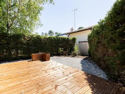 Jardin de l'établissement Maison T3, jardinet clos, proche lac de Biscarrosse, 4/5 pers, au calme et parking inclus - FR-1-521-33