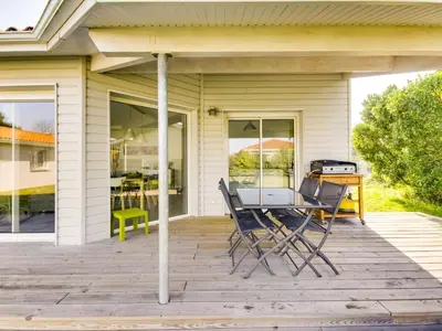 Balcon ou terrasse dans l'établissement Maison contemporaine Biscarrosse, 7 pers., 3 ch., Wi-Fi, sur terrain 700m², proche activités et plages - FR-1-521-44