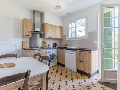 Cuisine ou kitchenette dans l'établissement Maison 3 chambres à Biscarrosse, jardin, 6 pers. - FR-1-521-53