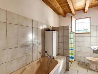 Salle de bains dans l'établissement Biscarrosse Plage: Villa 4 pièces avec terrasse, proche océan - FR-1-521-54