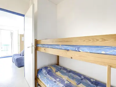 Un ou plusieurs lits dans un hébergement de l'établissement Studio Cabine à Biscarrosse Plage - 300m de la Mer, Balcon Sud, Parking Privé - FR-1-521-61